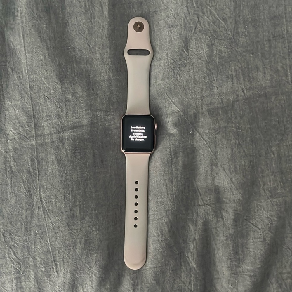 Apple Watch series 2 38mm rose gold comes with usb charger